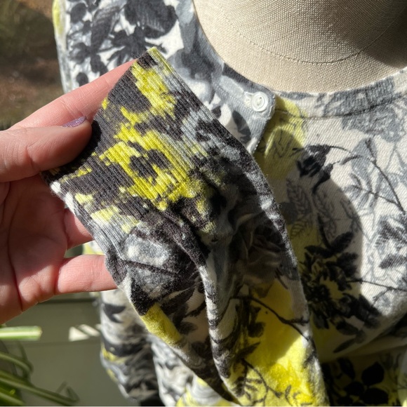 Lord & Taylor Abstract Pattern Fall Cardigan, Size XL - Picture 6 of 12